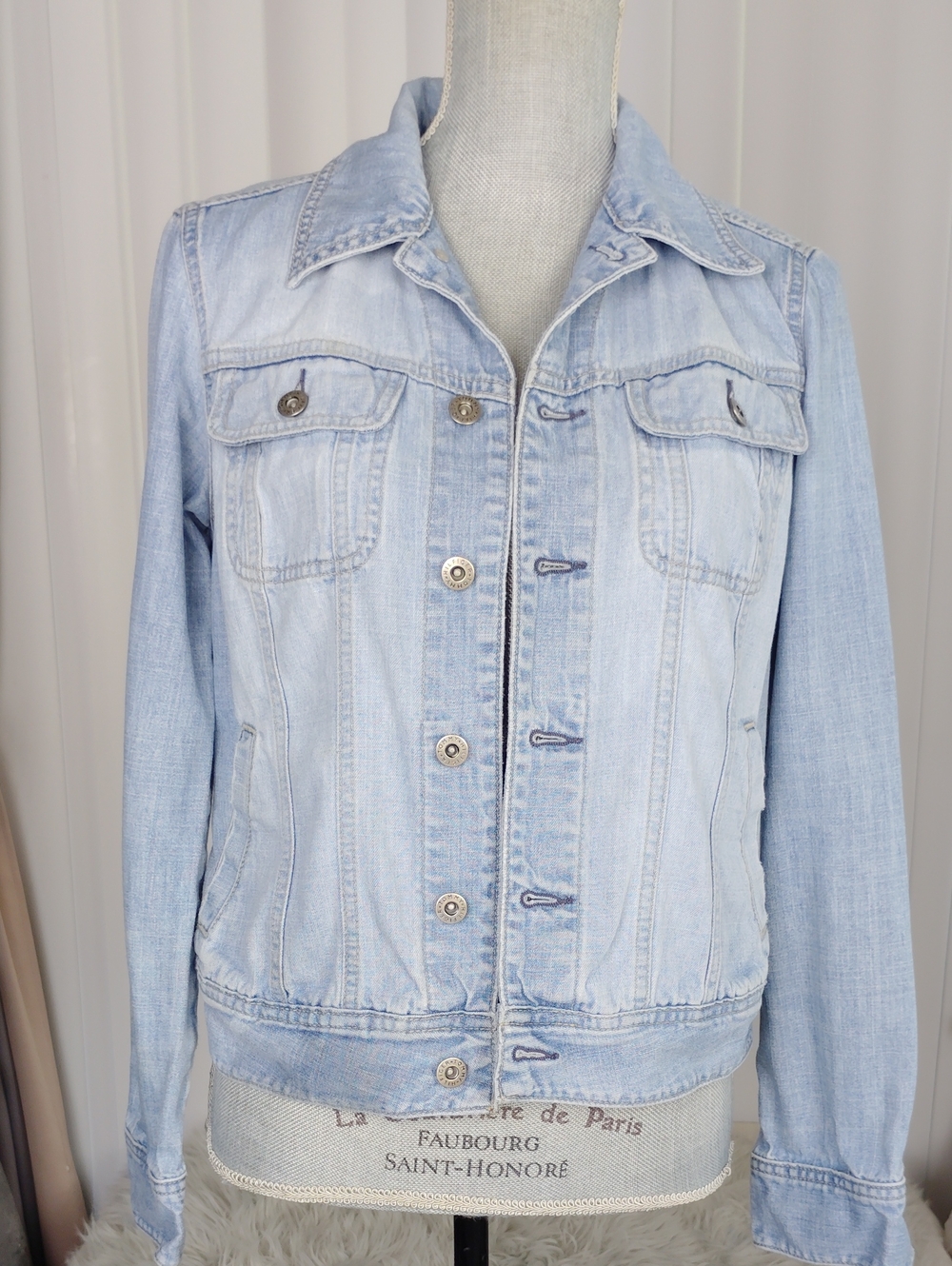 Tommy Hilfiger Women's Vintage Light Wash Denim Jacket.